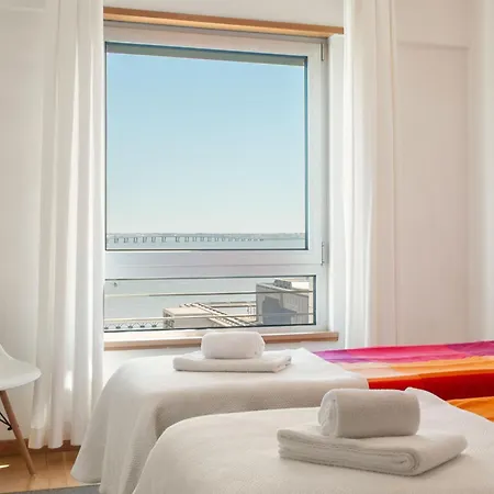 Expo Oriente Lis By Interhome